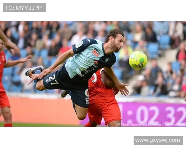 兰斯与斯特拉斯法联杯激战正酣谁能在这场对决中笑到最后