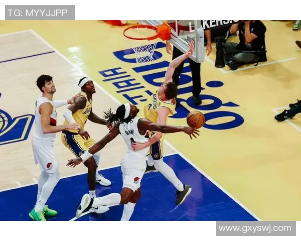 湖人客场挑战开拓者精彩对决回顾及赛后分析