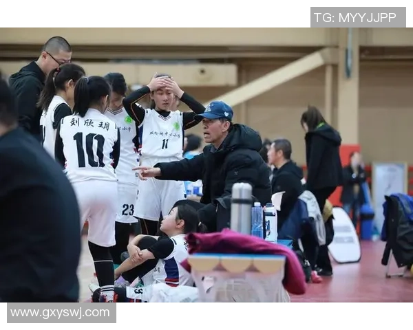 婧雯：百队杯篮球赛气氛火热 我都想上场较量一番