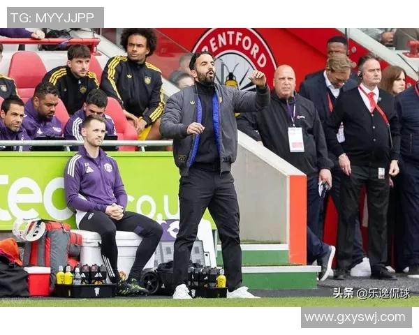 曼联高层对阿莫林不合曝光，两人力挺两人质疑！12月战绩或定其未来